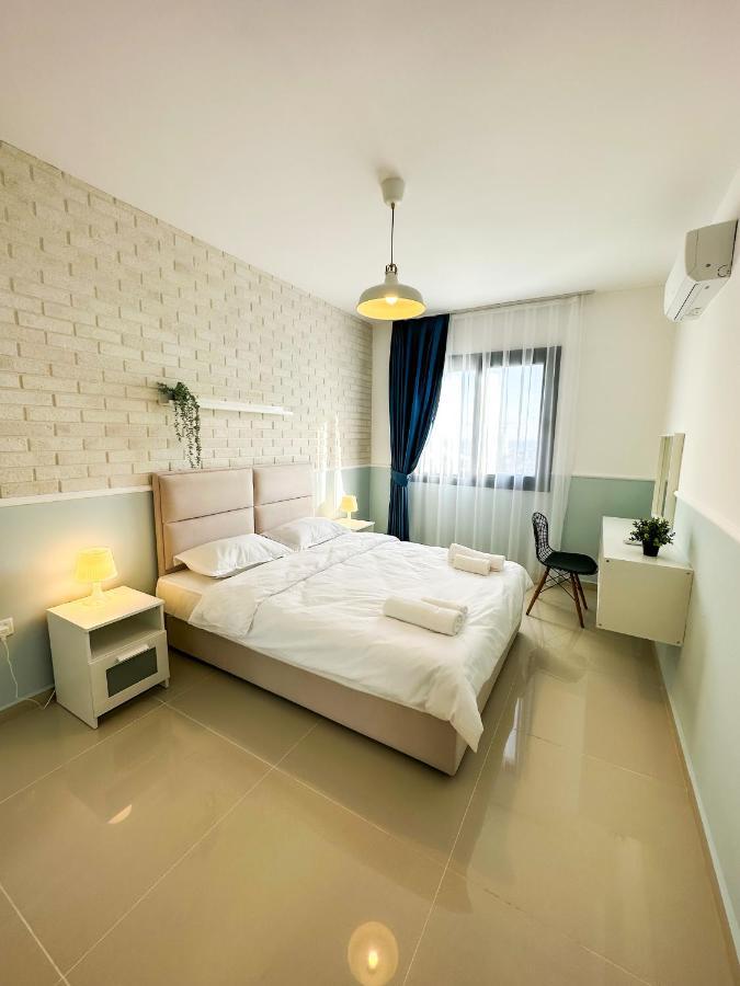 Luxury Sea View Two Bedroom Apartment In Caesar Resort & Spa, Long Beach Perivolia tou Trikomou 外观 照片