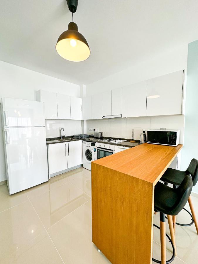 Luxury Sea View Two Bedroom Apartment In Caesar Resort & Spa, Long Beach Perivolia tou Trikomou 外观 照片