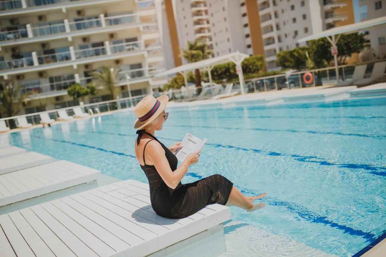 Luxury Sea View Two Bedroom Apartment In Caesar Resort & Spa, Long Beach Perivolia tou Trikomou 外观 照片